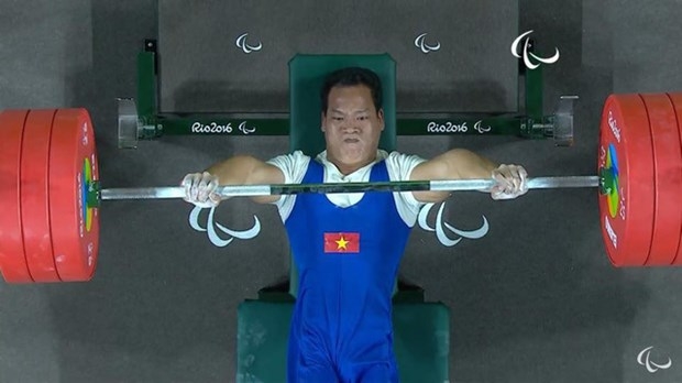 越南举重运动员黎文公