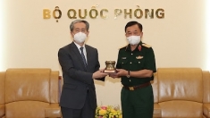 国防部副部长黄春战上将会见中国驻越南大使熊波