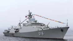两艘越南军舰参加在俄罗斯举行的2021年国际军事比赛欢迎仪式