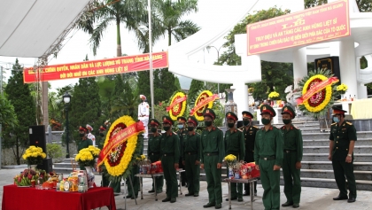 烈士追悼会和安葬仪式在河江省渭川国家烈士陵园举行