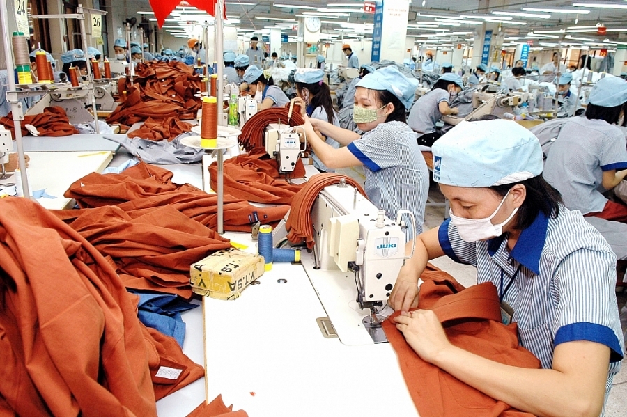 与2021年同期相比，纺织品服装出口增速达19.7%，在出口额超10亿美元的6大类商品中也排名第四