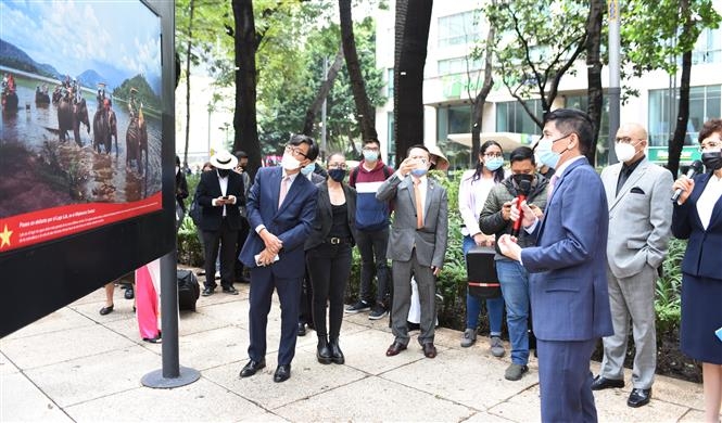 9月7日，墨西哥首都墨西哥城政府与越南驻墨西哥大使馆配合在改革步行街举办题为“越南——魅力无穷”图片展