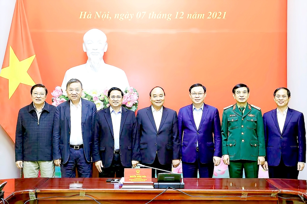 越南国家主席阮春福主持召开任期2021至2026年国防安全理事会第一次会议