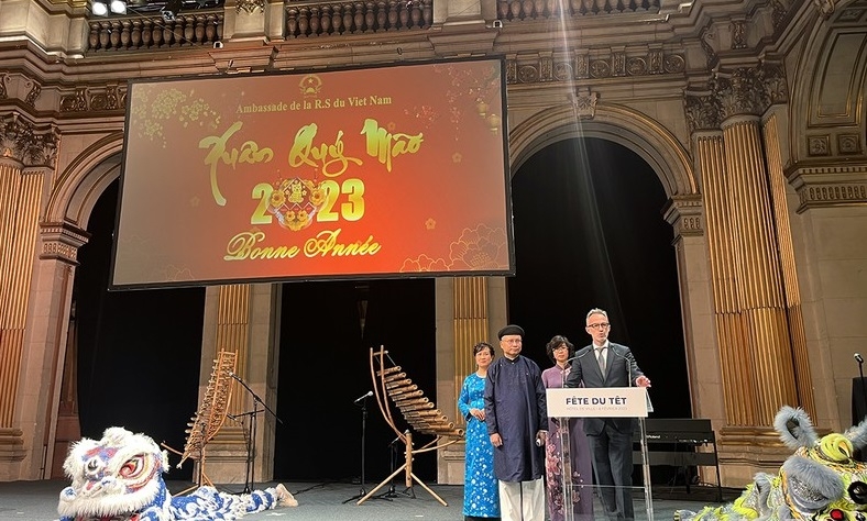 巴黎第一副市长伊曼纽尔·格雷瓜尔（Emmanuel Grégoire）先生向旅居法国越南人社群致以最良好的祝愿。