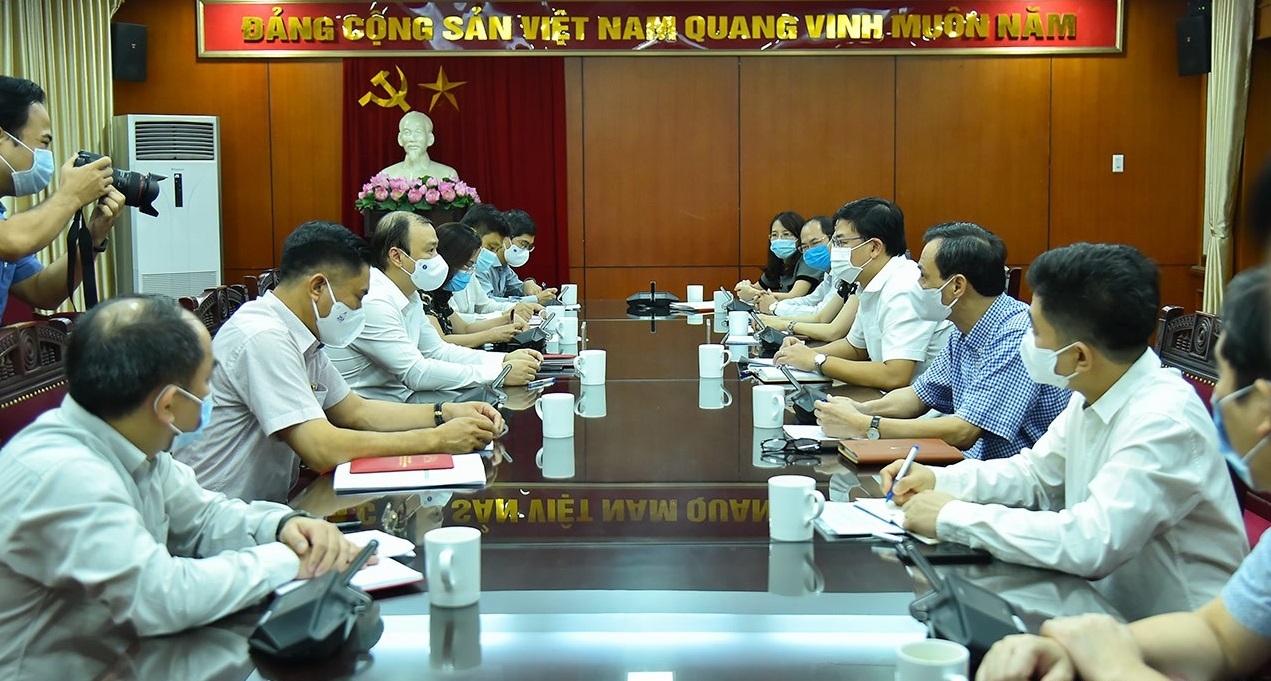 越共中央宣教部、外交部、海外越南人国家委员会领导在会上根据第12号结论落实侨务对外信息协调工作。