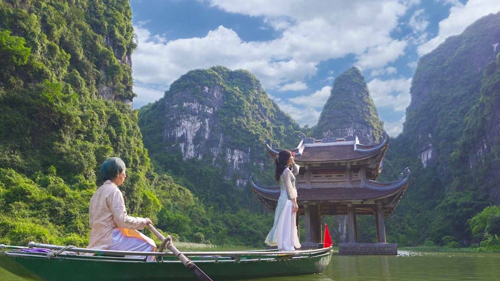 音乐视频经过越南19个著名旅游景点精心制作。