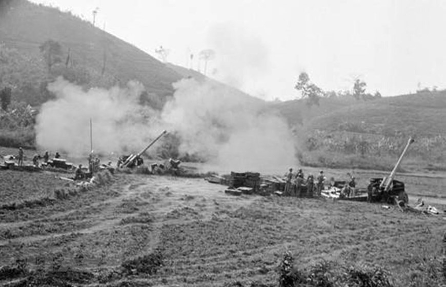 1979 年 3 月 10 日，黄连山省第 368 炮兵师团的战士们发动了一场烈火惩敌。（图：冯赵/越通社）