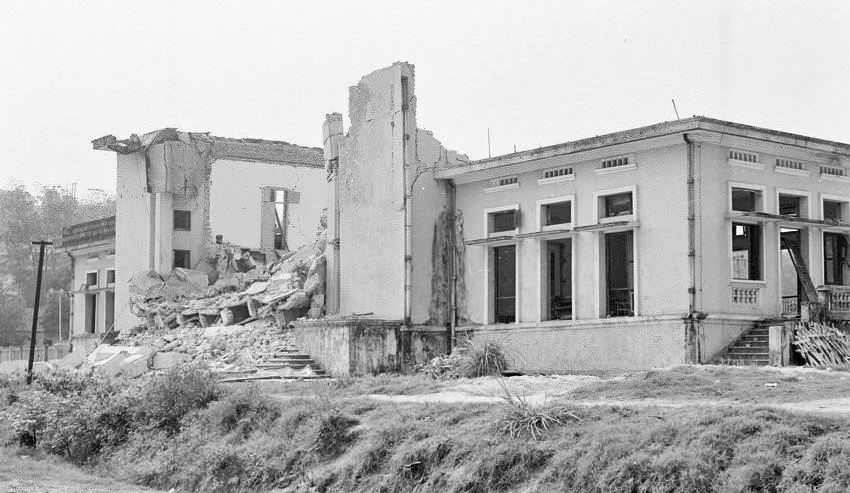 1979年2月17日，敌人用炸药、炸药和大炮向黄连山省老街磷灰石矿山开火，炸毁了整个矿山。（图：阮珍/越通社）