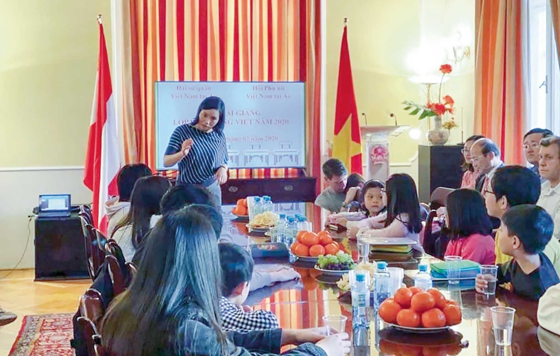 越南驻奥地利大使馆的越南语培训班。（图：NVCC）