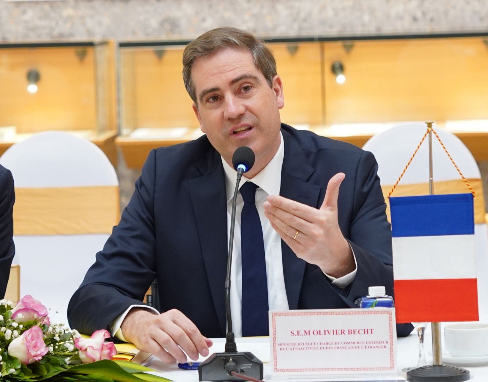 法国外交与欧洲事务部负责对外贸易的部长奥利维尔·贝希特。