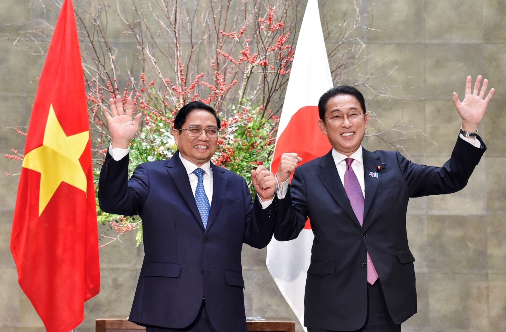 越南政府总理范明正和 日本首相岸田文雄。
