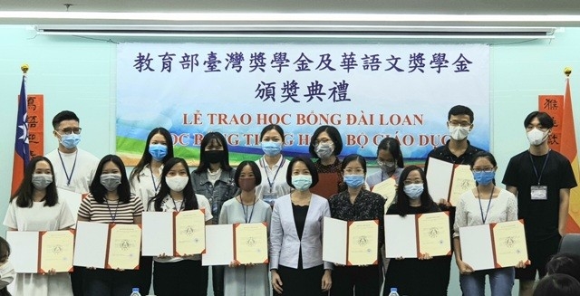 越南学生、大学生获得中国台湾教育部奖学金。（图：驻越南台北经济文化办事处）