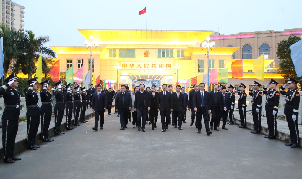 由越共中央委员、省委书记、省人民议会主席阮春记同志率领的广宁省代表团已圆满结束对中国广西壮族自治区的访问之行。