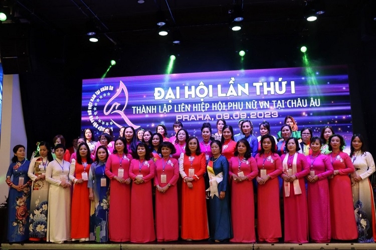 欧洲越南妇女协会联合会2023-2028年任期执行委员会在2023年9月9日成立欧洲越南妇女协会联合会大会上亮相。