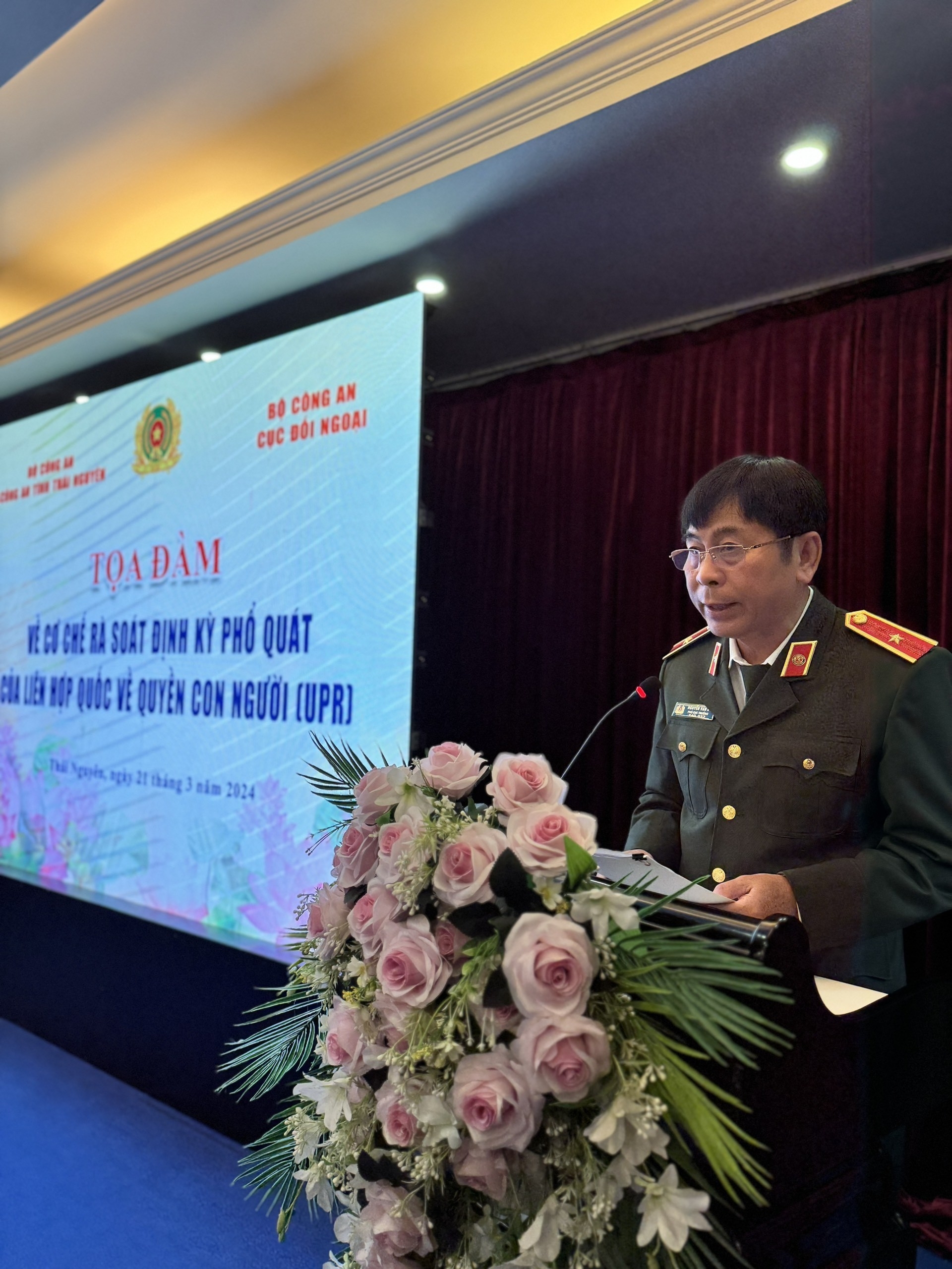 公安部下属对外局副司长阮文己少将在会上发言。