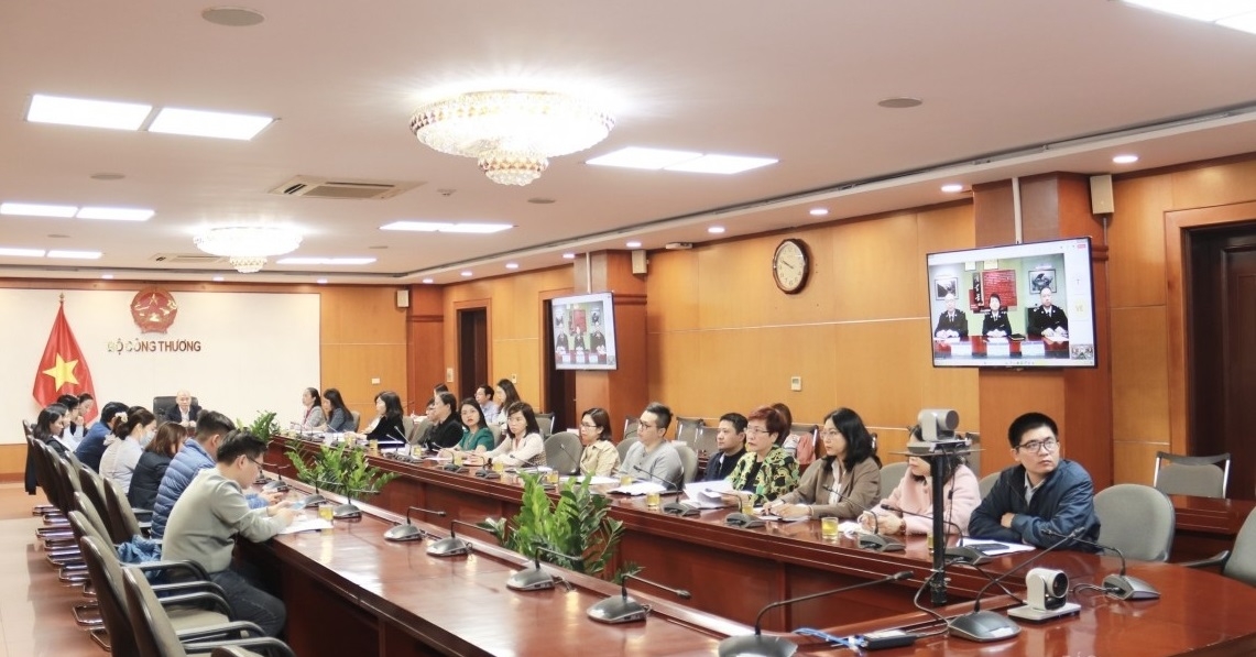 越南工贸部科技司及相关单位与中国海关总署商检司联合举行了线上会议