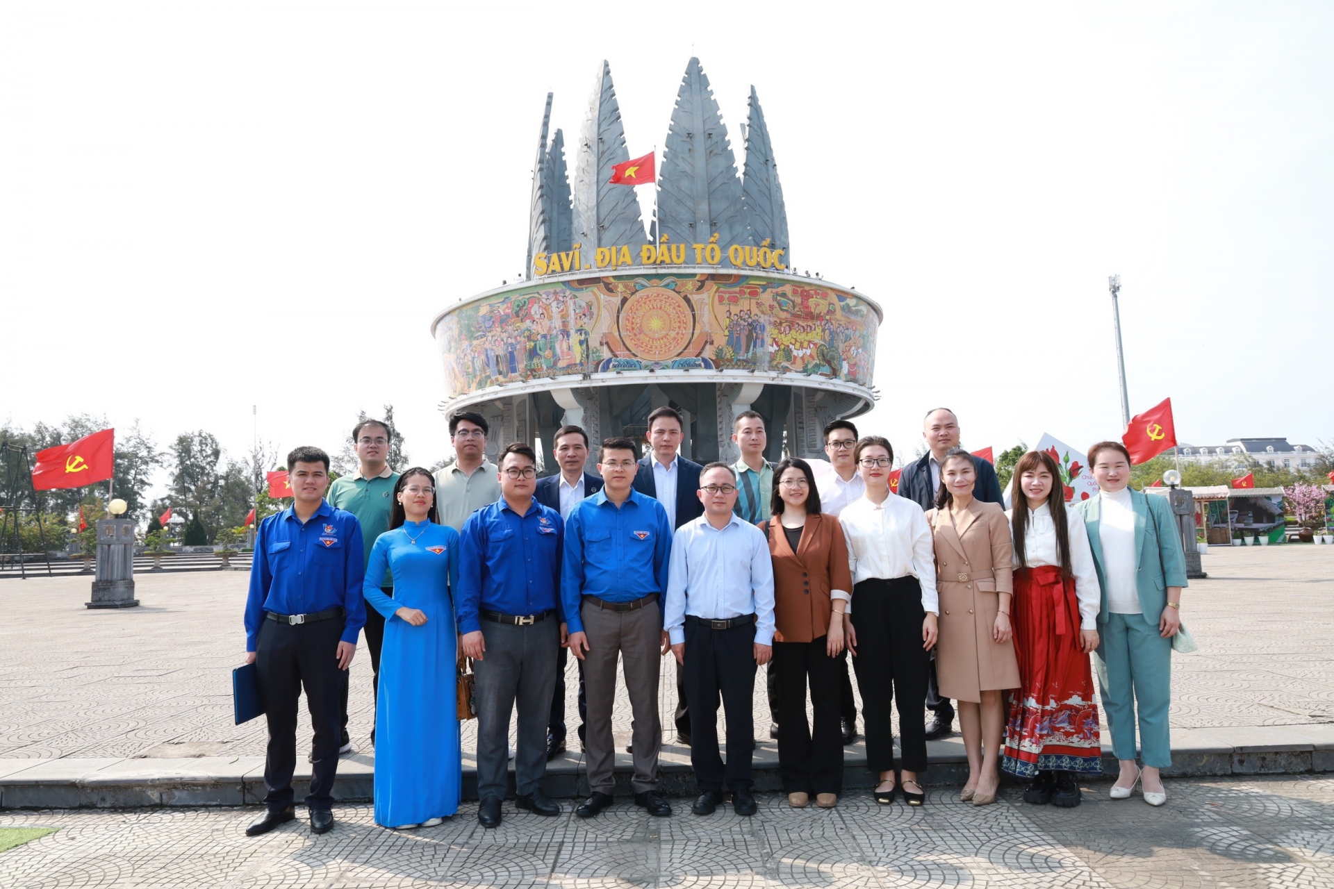 举行越南芒街市胡志明共青团与中国东兴市共青团友好交流活动 举行越南芒街市胡志明共青团与中国东兴市共青团友好交流活动