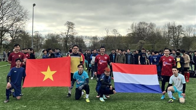 庆祝越荷建交50周年的荷兰体育公开赛