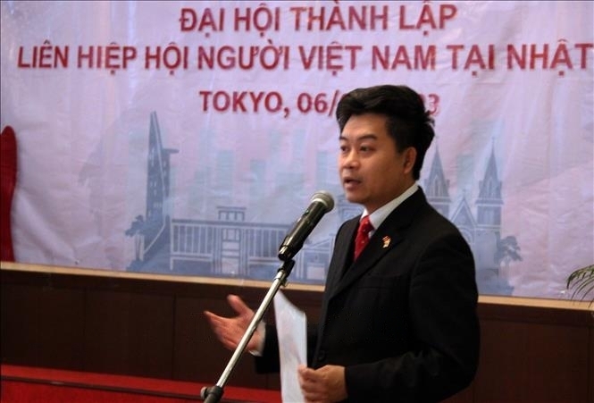 越南驻日本临时代办阮德明在成立大会上发表讲话。