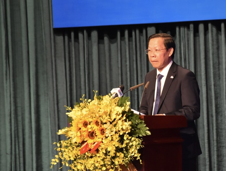 胡志明市人民委员会主席潘文买在活动上发言。