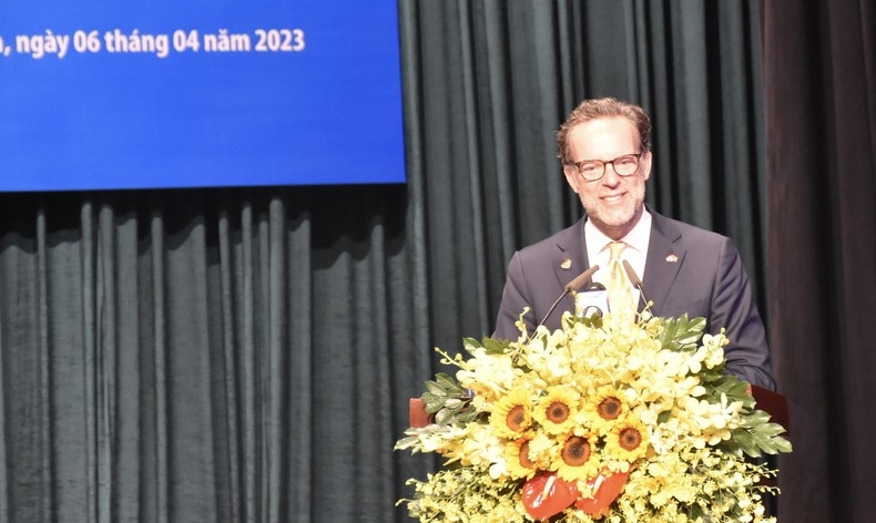 荷兰驻胡志明市总领事丹尼尔·施托克在活动上发表讲话。