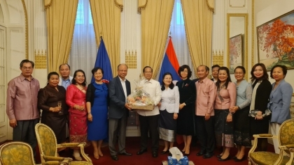 越南驻法国大使馆向老挝致以传统新年祝福