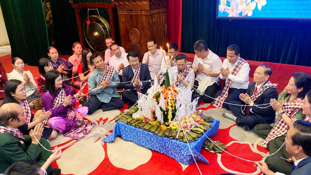 太原省为老挝留学生举行迎新年活动。