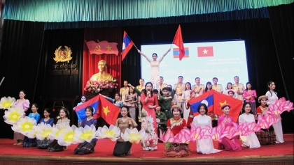 太原省：为老挝留学生举行老挝传统新年见面会
