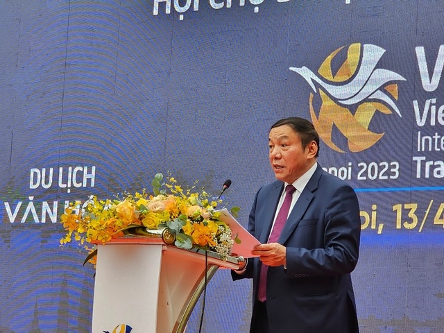 越南文化体育与旅游部部长阮文雄在开幕式上致辞。
