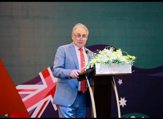 澳大利亚贸易与旅游部部长唐·法雷尔。