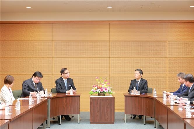 中央经济部部长陈俊英会见日本共产党领导人志位和夫。