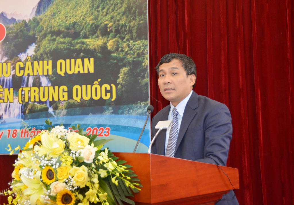 外交部常务副部长、国家边境委员会主任阮明武同志在研讨会上发表讲话。