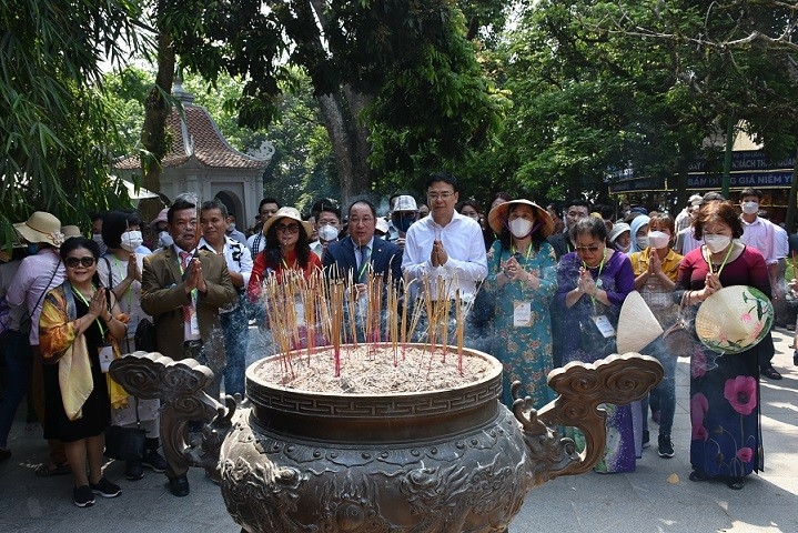 越南侨团参加2022年雄王节。
