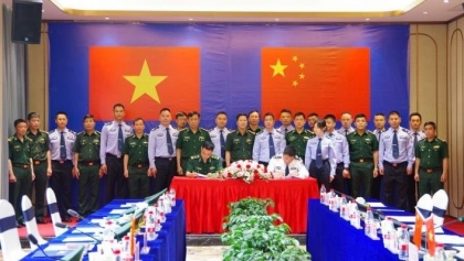 越南各组边防屯与中国百色边境管理支队之间的工作会议
