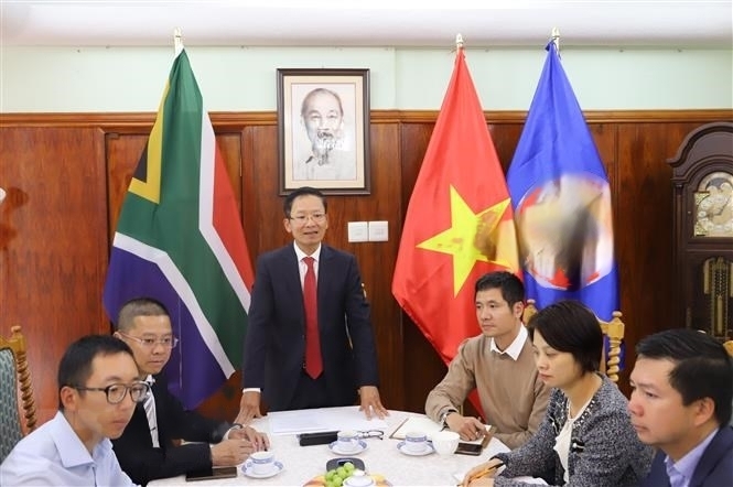 越南驻南非大使黄文利发言。