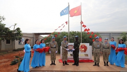 庆祝胡志明主席诞辰日：越南野战医院举行旗杆打卡地落成典礼