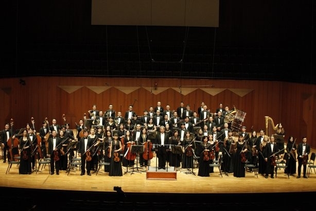越南交响乐团在台湾卓越音乐晚会表演。