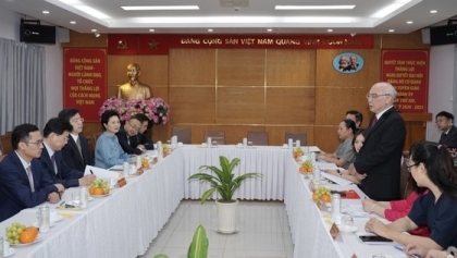 胡志明市市委宣教部部长会见中共中央宣传部领导代表团