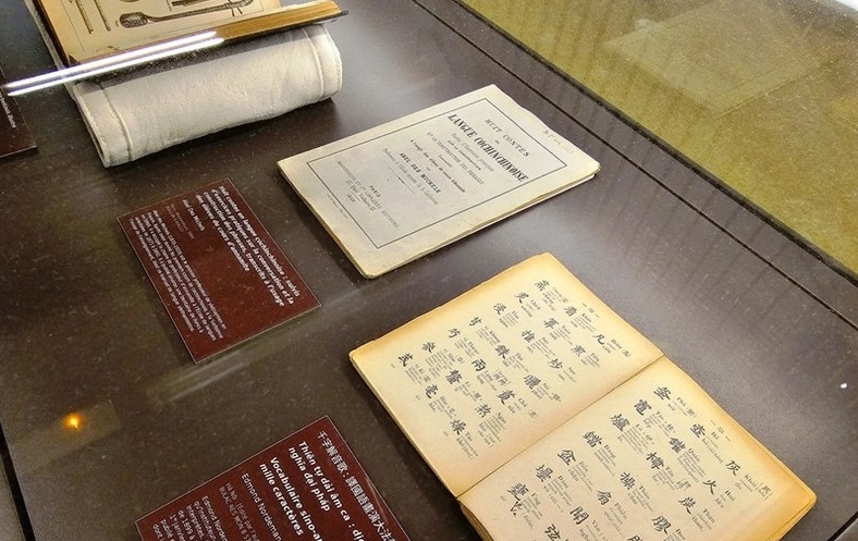 越南语字母出版物展在法国举行