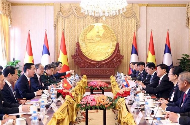 越南国家主席武文赏与老挝人民革命党中央委员会总书记、国家主席通伦·西苏里举行会谈。