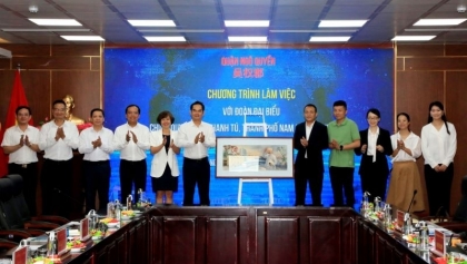加强越南海防市吴权郡与中国南宁市青秀区之间的交流与合作