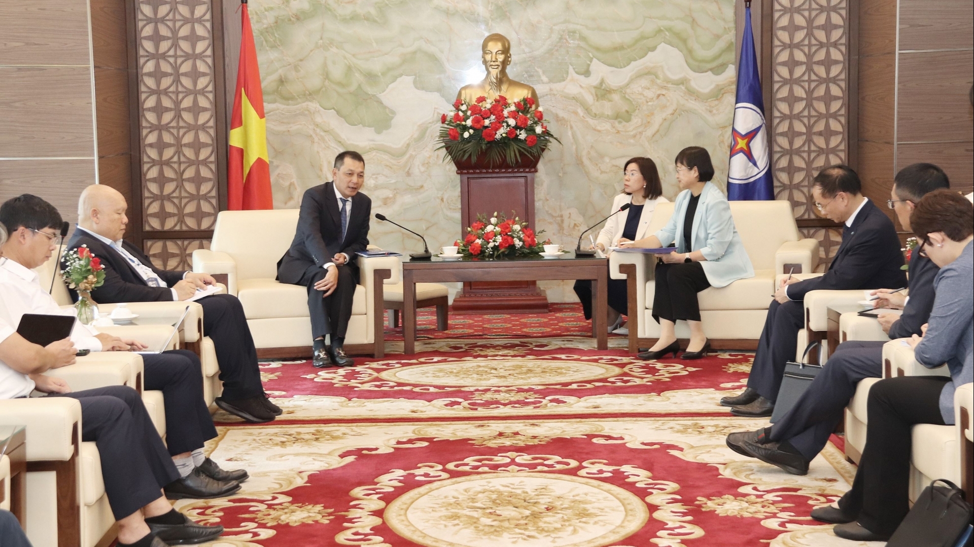 中国华电集团愿与越南电力行业合作