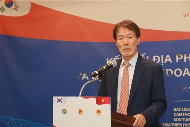 GAROK秘书长Yoo Ming-bong先生在座谈会上发言。