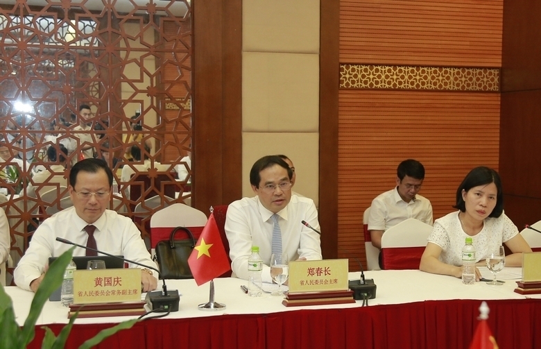 省委副书记、省人民委员会主席郑春长。