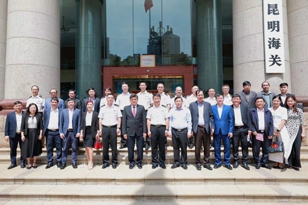 6月1日，越南农业与农村发展部代表团和昆明海关举行工作会谈。