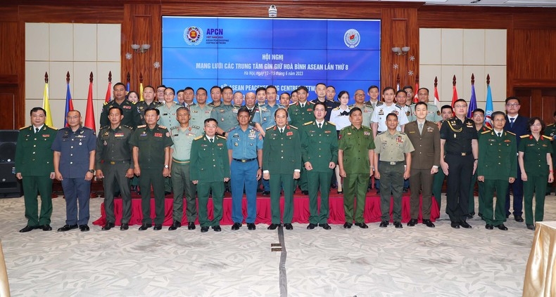 与会代表合影留念。 与会代表合影留念。