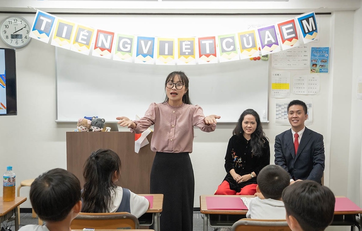 越南驻福冈总领事武支梅女士和福冈越南人协会会长阮维英先生出席了开班仪式。