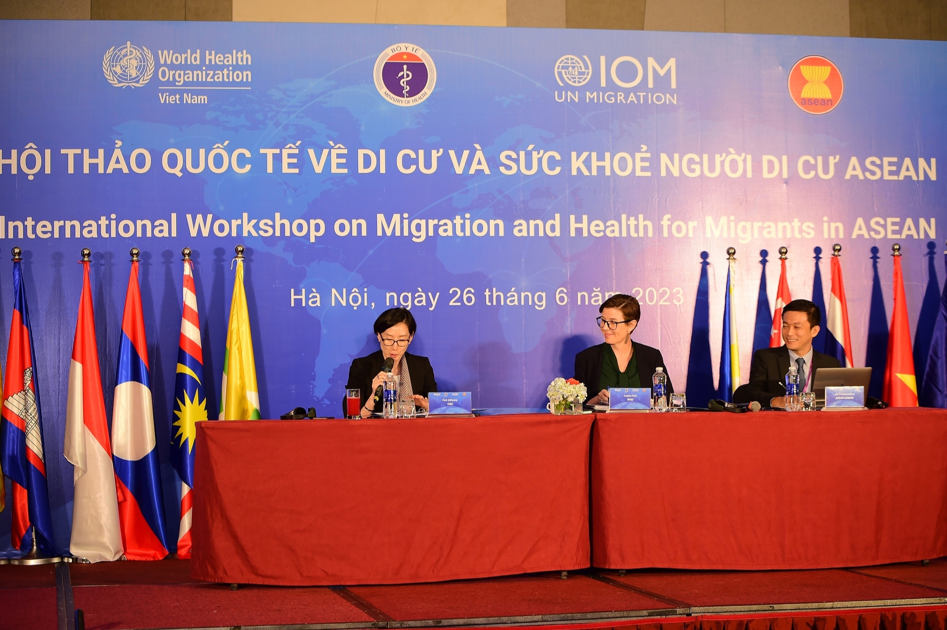 国际移民组织驻越南代表团团长朴美亨发言。