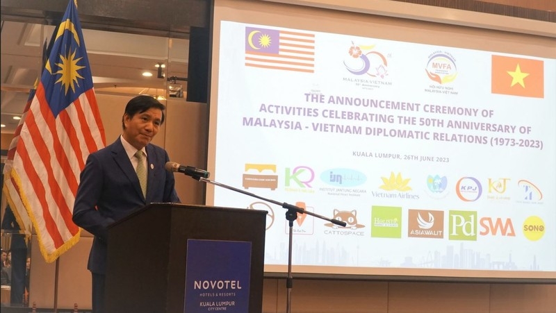 越南驻马来西亚大使丁玉灵在公布仪式上发表讲话。