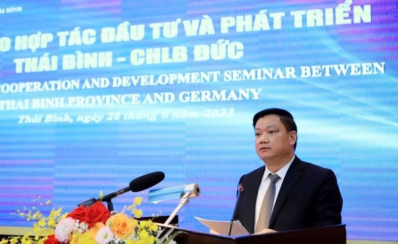 太平省人民委员会主席阮克慎在研讨会上发言。